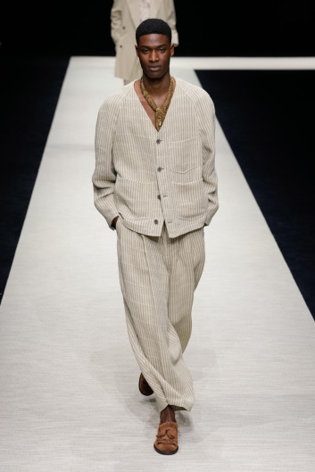 Fotoservizio/SS 2025/MEN/SFILATA/EMPORIO ARMANI/DP2/2