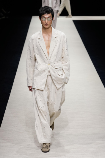 Fotoservizio/SS 2025/MEN/SFILATA/EMPORIO ARMANI/DP2/12
