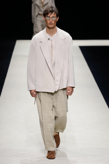 Fotoservizio/SS 2025/MEN/SFILATA/EMPORIO ARMANI/DP2/4
