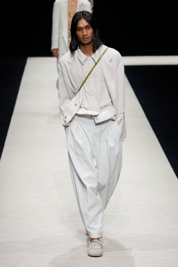 Fotoservizio/SS 2025/MEN/SFILATA/EMPORIO ARMANI/DP2/17