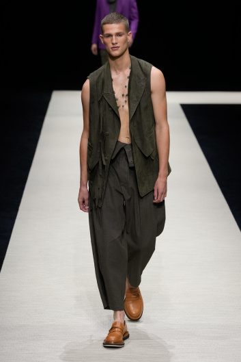 Fotoservizio/SS 2025/MEN/SFILATA/EMPORIO ARMANI/DP2/18