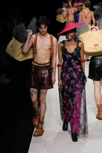 Fotoservizio/SS 2025/MEN/SFILATA/EMPORIO ARMANI/DP2/7