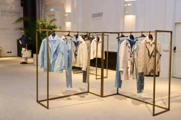Fotoservizio/SS 2025/MEN/PRESENTAZIONE/KITON/DP2/9