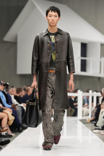 Fotoservizio/SS 2025/MEN/SFILATA/PRADA/DP2/12