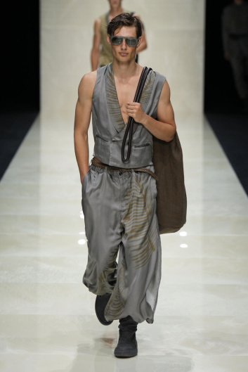 Fotoservizio/SS 2025/MEN/SFILATA/GIORGIO ARMANI/DP2/45