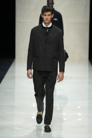 Fotoservizio/SS 2025/MEN/SFILATA/GIORGIO ARMANI/DP2/87