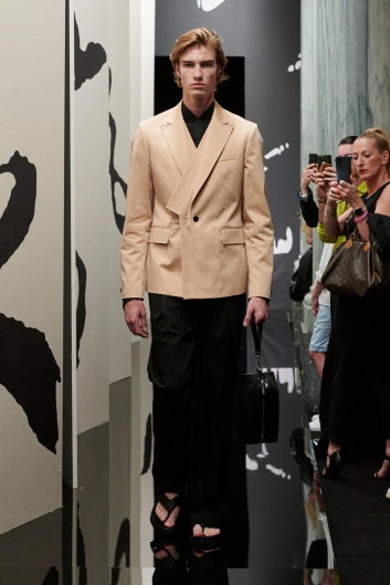 Fotoservizio/SS 2025/MEN/PRESENTAZIONE/KB HONG/DP2/3