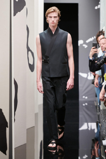 Fotoservizio/SS 2025/MEN/PRESENTAZIONE/KB HONG/DP2/26