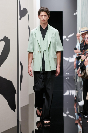 Fotoservizio/SS 2025/MEN/PRESENTAZIONE/KB HONG/DP2/35