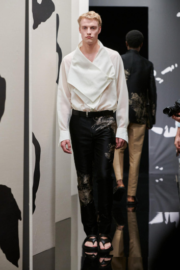 Fotoservizio/SS 2025/MEN/PRESENTAZIONE/KB HONG/DP2/40