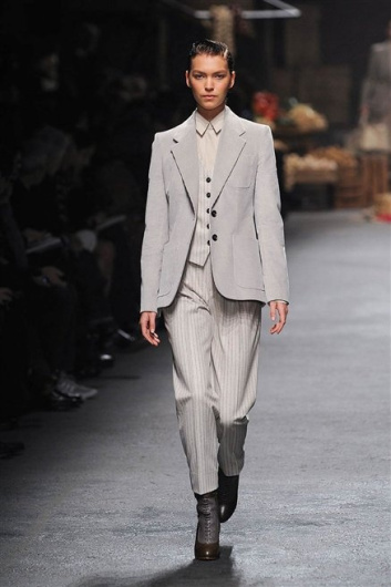 Fotoservizio/FW 2012-2013/WOMEN/TRUSSARDI/1