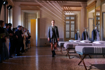 Fotoservizio/SS 2024/DESIGN/EVENTO_CULTURALE/THOM BROWNE/DP2/1