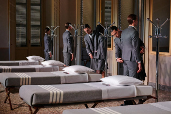 Fotoservizio/SS 2024/DESIGN/EVENTO_CULTURALE/THOM BROWNE/DP2/16