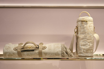 Fotoservizio/SS 2024/DESIGN/EVENTO_CULTURALE/VERSACE/DP2/14