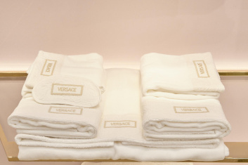 Fotoservizio/SS 2024/DESIGN/EVENTO_CULTURALE/VERSACE/DP2/15