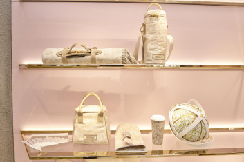 Fotoservizio/SS 2024/DESIGN/EVENTO_CULTURALE/VERSACE/DP2/8