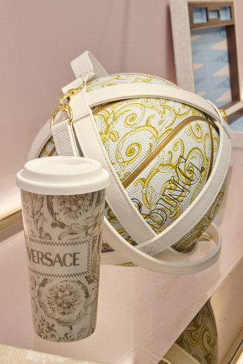 Fotoservizio/SS 2024/DESIGN/EVENTO_CULTURALE/VERSACE/DP2/11