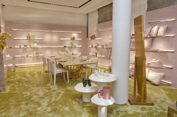 Fotoservizio/SS 2024/DESIGN/EVENTO_CULTURALE/VERSACE/DP2/35