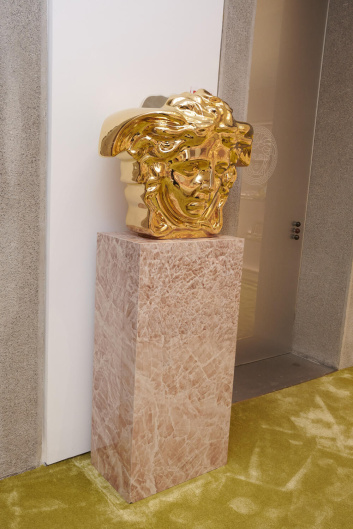 Fotoservizio/SS 2024/DESIGN/EVENTO_CULTURALE/VERSACE/DP2/36