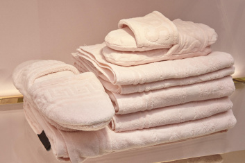 Fotoservizio/SS 2024/DESIGN/EVENTO_CULTURALE/VERSACE/DP2/40