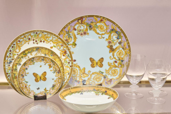 Fotoservizio/SS 2024/DESIGN/EVENTO_CULTURALE/VERSACE/DP2/73