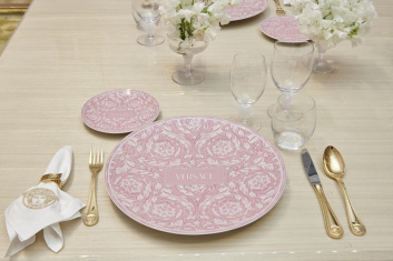 Fotoservizio/SS 2024/DESIGN/EVENTO_CULTURALE/VERSACE/DP2/86