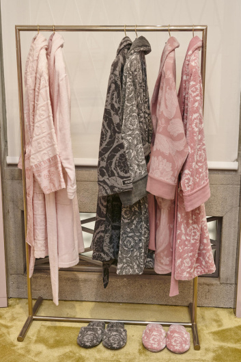 Fotoservizio/SS 2024/DESIGN/EVENTO_CULTURALE/VERSACE/DP2/96