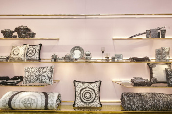 Fotoservizio/SS 2024/DESIGN/EVENTO_CULTURALE/VERSACE/DP2/97