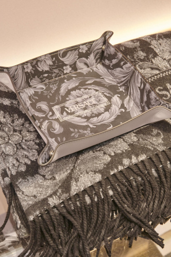 Fotoservizio/SS 2024/DESIGN/EVENTO_CULTURALE/VERSACE/DP2/105