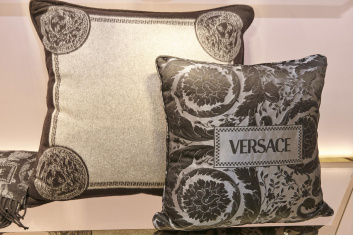 Fotoservizio/SS 2024/DESIGN/EVENTO_CULTURALE/VERSACE/DP2/106