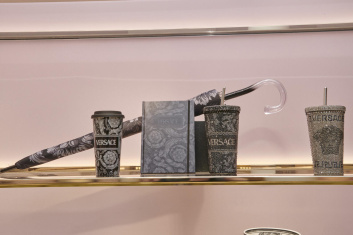 Fotoservizio/SS 2024/DESIGN/EVENTO_CULTURALE/VERSACE/DP2/100