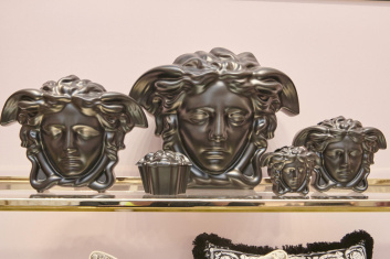 Fotoservizio/SS 2024/DESIGN/EVENTO_CULTURALE/VERSACE/DP2/112