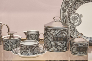 Fotoservizio/SS 2024/DESIGN/EVENTO_CULTURALE/VERSACE/DP2/108