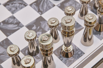 Fotoservizio/SS 2024/DESIGN/EVENTO_CULTURALE/VERSACE/DP2/4