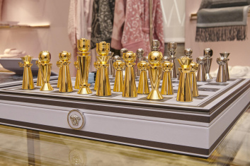 Fotoservizio/SS 2024/DESIGN/EVENTO_CULTURALE/VERSACE/DP2/5