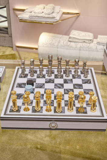 Fotoservizio/SS 2024/DESIGN/EVENTO_CULTURALE/VERSACE/DP2/7