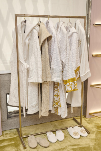 Fotoservizio/SS 2024/DESIGN/EVENTO_CULTURALE/VERSACE/DP2/118