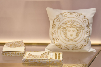 Fotoservizio/SS 2024/DESIGN/EVENTO_CULTURALE/VERSACE/DP2/14