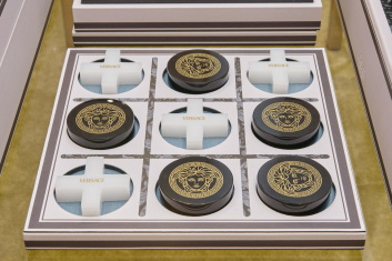 Fotoservizio/SS 2024/DESIGN/EVENTO_CULTURALE/VERSACE/DP2/8