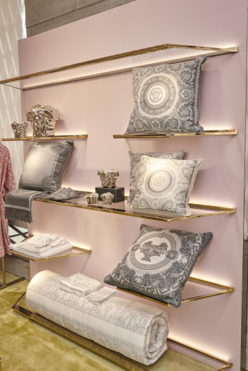 Fotoservizio/SS 2024/DESIGN/EVENTO_CULTURALE/VERSACE/DP2/10