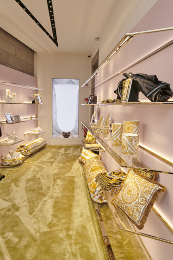 Fotoservizio/SS 2024/DESIGN/EVENTO_CULTURALE/VERSACE/DP2/11