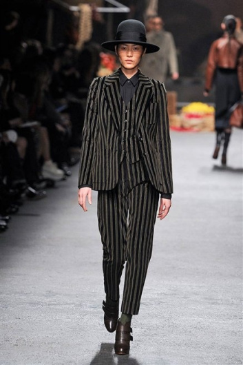 Fotoservizio/FW 2012-2013/WOMEN/TRUSSARDI/14