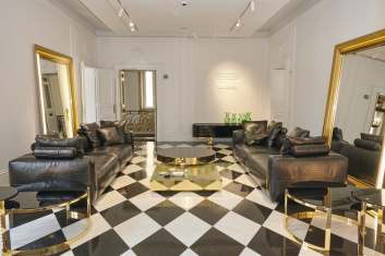 Fotoservizio/SS 2024/DESIGN/EVENTO_CULTURALE/VERSACE/DP2/52