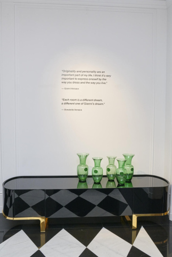 Fotoservizio/SS 2024/DESIGN/EVENTO_CULTURALE/VERSACE/DP2/49