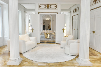 Fotoservizio/SS 2024/DESIGN/EVENTO_CULTURALE/VERSACE/DP2/91