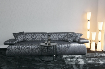 Fotoservizio/SS 2024/DESIGN/EVENTO_CULTURALE/VERSACE/DP2/123