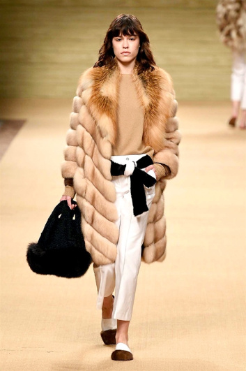 Fotoservizio/FW 2016-2017/WOMEN/SIMONETTA RAVIZZA/DP2/0