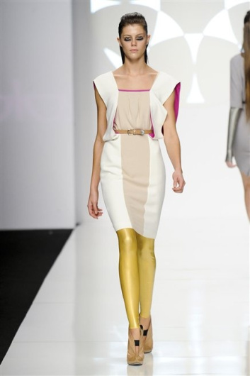 Fotoservizio/FW 2012-2013/WOMEN/BYBLOS/19
