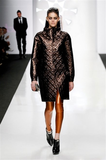 Fotoservizio/FW 2012-2013/WOMEN/BYBLOS/35