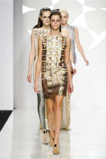 Fotoservizio/FW 2012-2013/WOMEN/BYBLOS/41